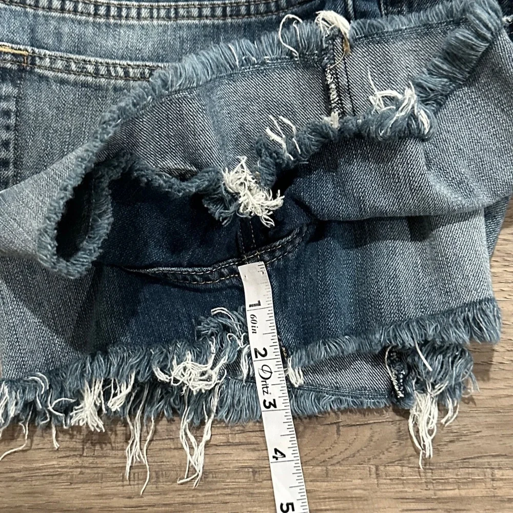 Lucky Brand The Cut Off Medium Wash Frayed Denim Shorts 7WP10625 Blue 6/28